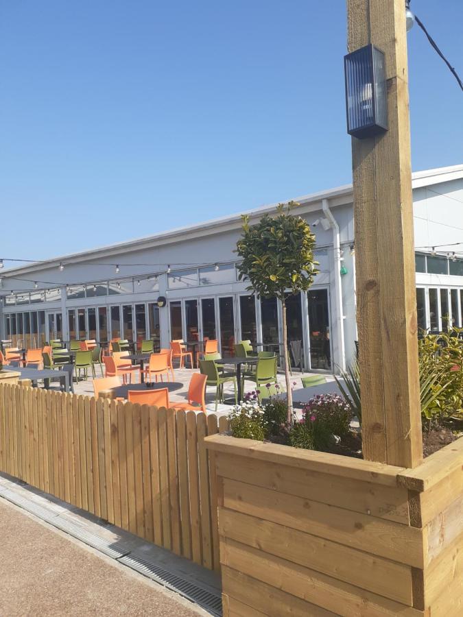 Yoshi'S Happy Holiday Stay-Cation Kingston upon Hull Exterior photo